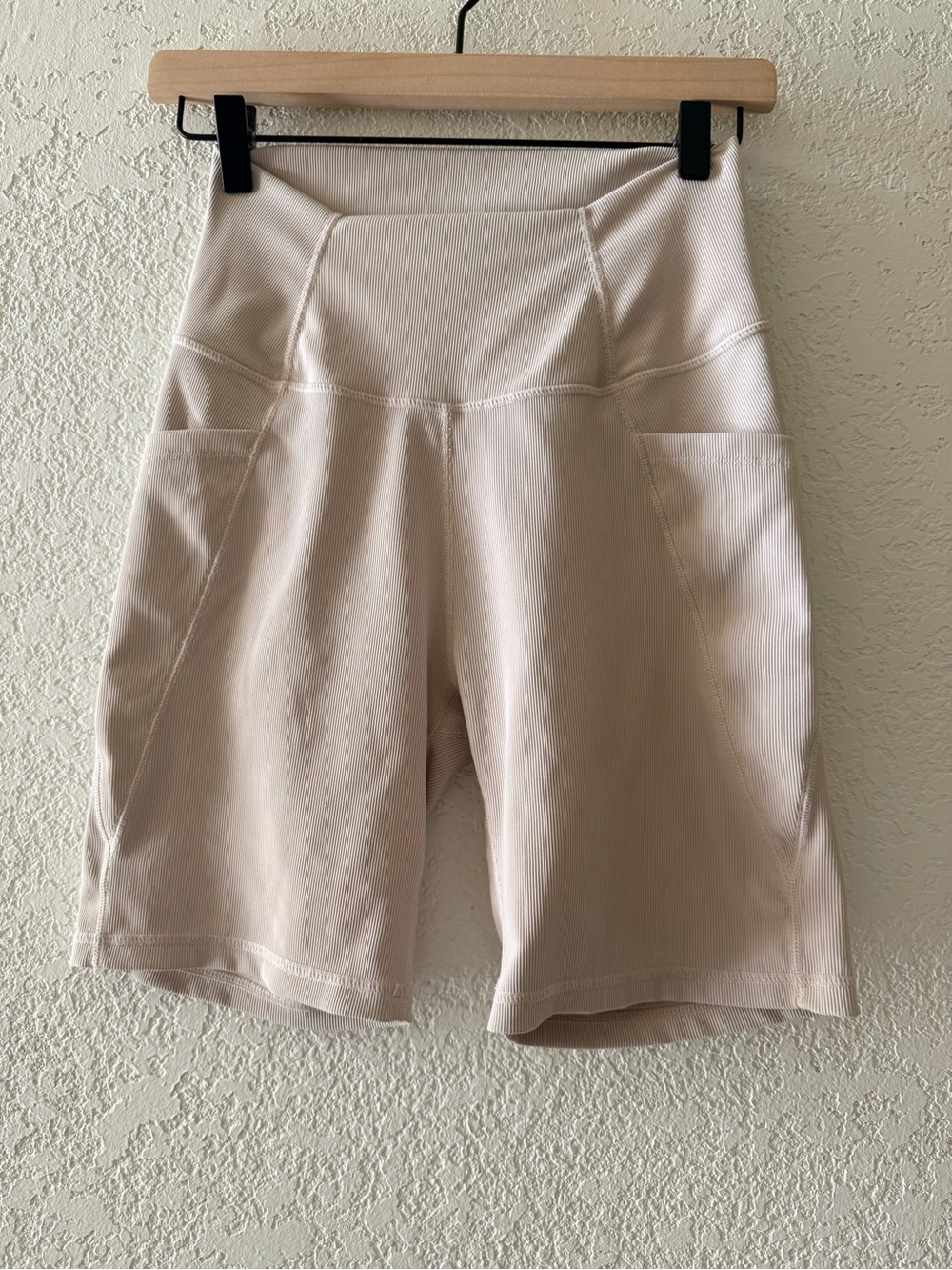 WILO THE LABEL Ribbed Cream High‎ Waisted Biker Shirts Women’s Size Medium